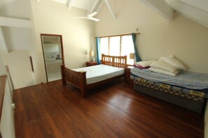 ห้องดับเบิล, วิวทะเล (Queen Room) | ตู้นิรภัยในห้องพัก, เตารีด/โต๊ะรีดผ้า, Wi-Fi ฟรี