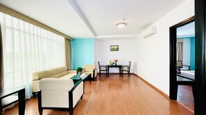 Business Suite | Living area | 24-inch LCD TV with cable channels, TV