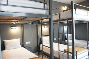 Free WiFi - Kuta Beach Hostel (Kuta)