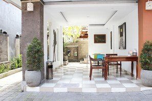 Lobby - Kuta Beach Hostel (Kuta)