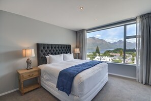 3 Bedroom Lake View Villa | 3 bedrooms, premium bedding, iron/ironing board, free cribs/infant beds - Villa Two at Vailmont Queenstown (Queenstown)