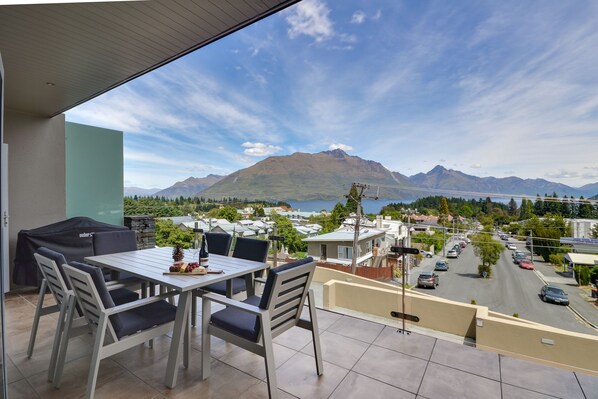 3 Bedroom Lake View Villa | Balcony