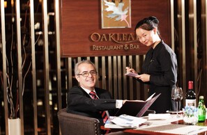 Breakfast, lunch and dinner served - Oakwood Residence Funder Chengdu (Chengdu)