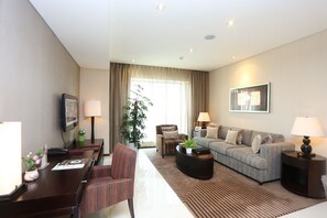 Flachbildfernseher, DVD-Player, Pay-TV