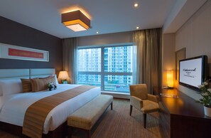 Deluxe-Suite, 3 Schlafzimmer | 1 Schlafzimmer, hochwertige Bettwaren, Zimmersafe, Schreibtisch