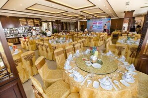 Breakfast, lunch, dinner served; international cuisine  - New Star Halong Hotel (Ha Long)