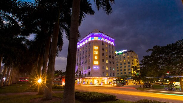 View from property - New Star Halong Hotel (Bai Chay)