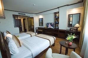 Minibar, in-room safe, desk, blackout drapes - New Star Halong Hotel (Ha Long)