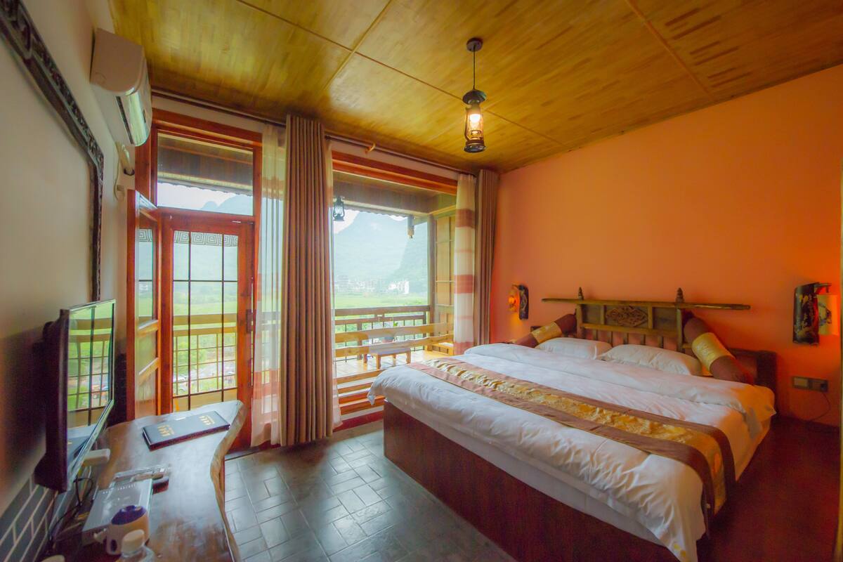 Deluxe Balcony King Room With Ricepaddy View | Blackout drapes, free WiFi