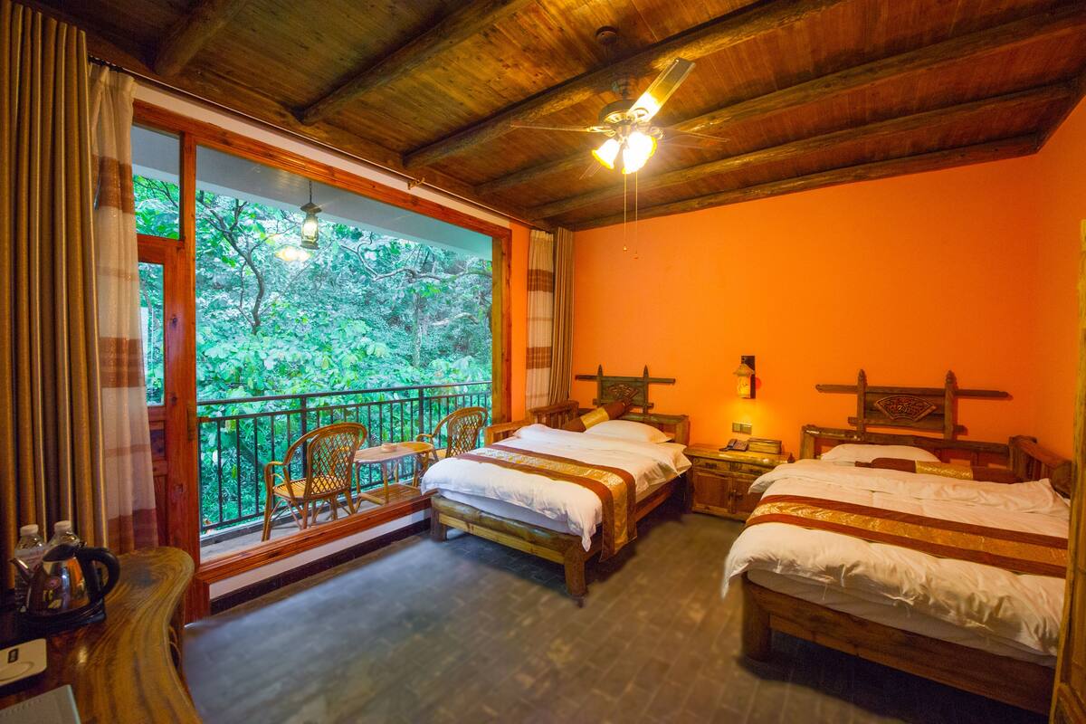 Balcony Twin Room With Mountain View | Blackout drapes, free WiFi