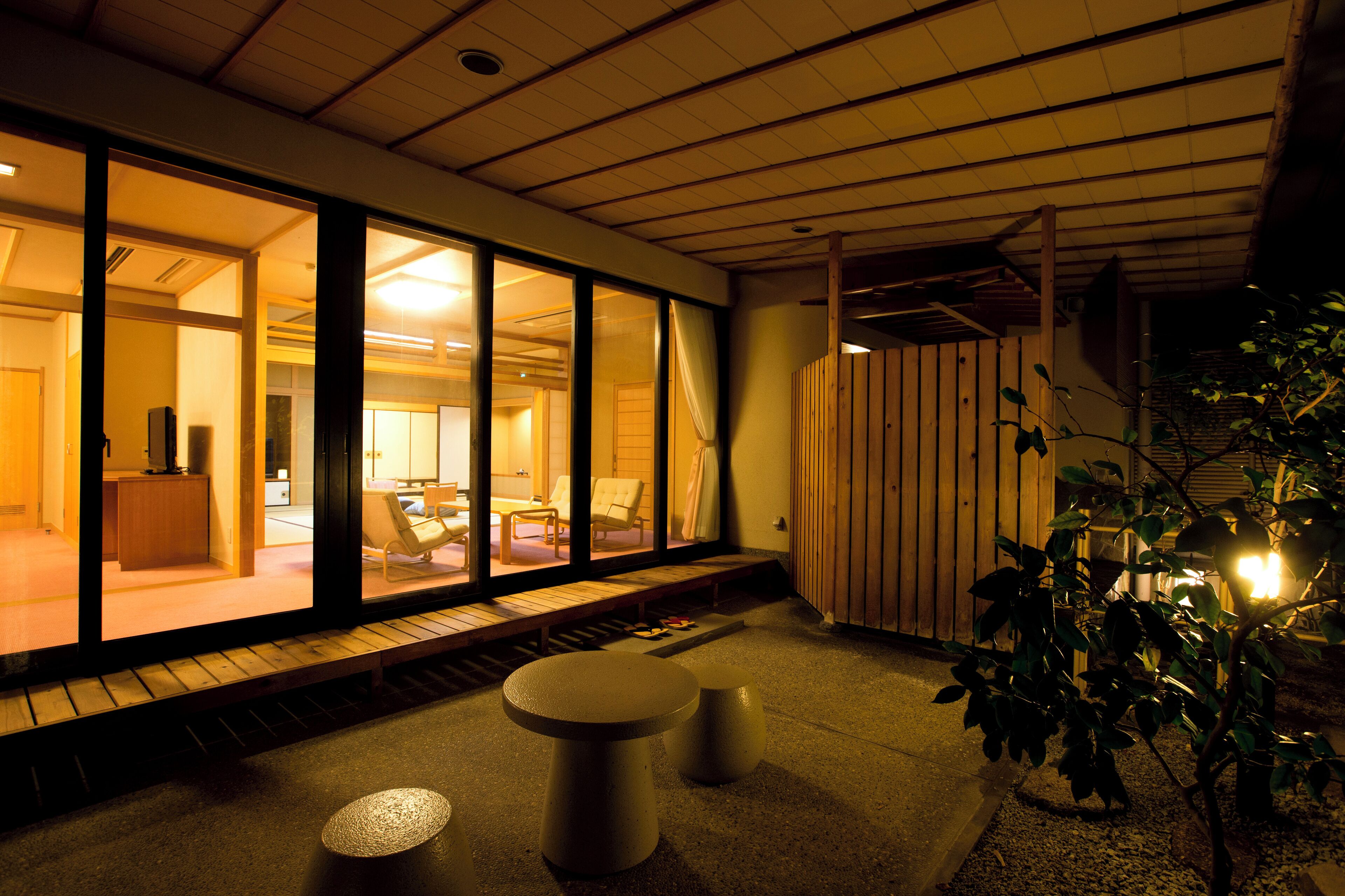 Deluxe Room, Non Smoking, Garden View | Lanai