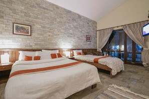 In-room safe, desk, soundproofing, free WiFi - Mums Garden Resort (Pokhara)