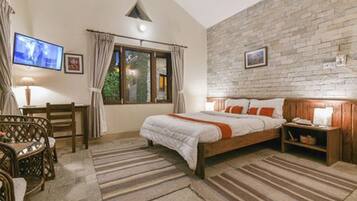 Deluxe Single Room | In-room safe, desk, soundproofing, free WiFi