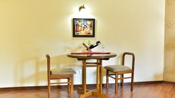 Executive Studio Suite | Living area