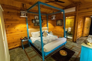 Log Huts with Plunge Pool | 1 bedroom, minibar, in-room safe, laptop workspace