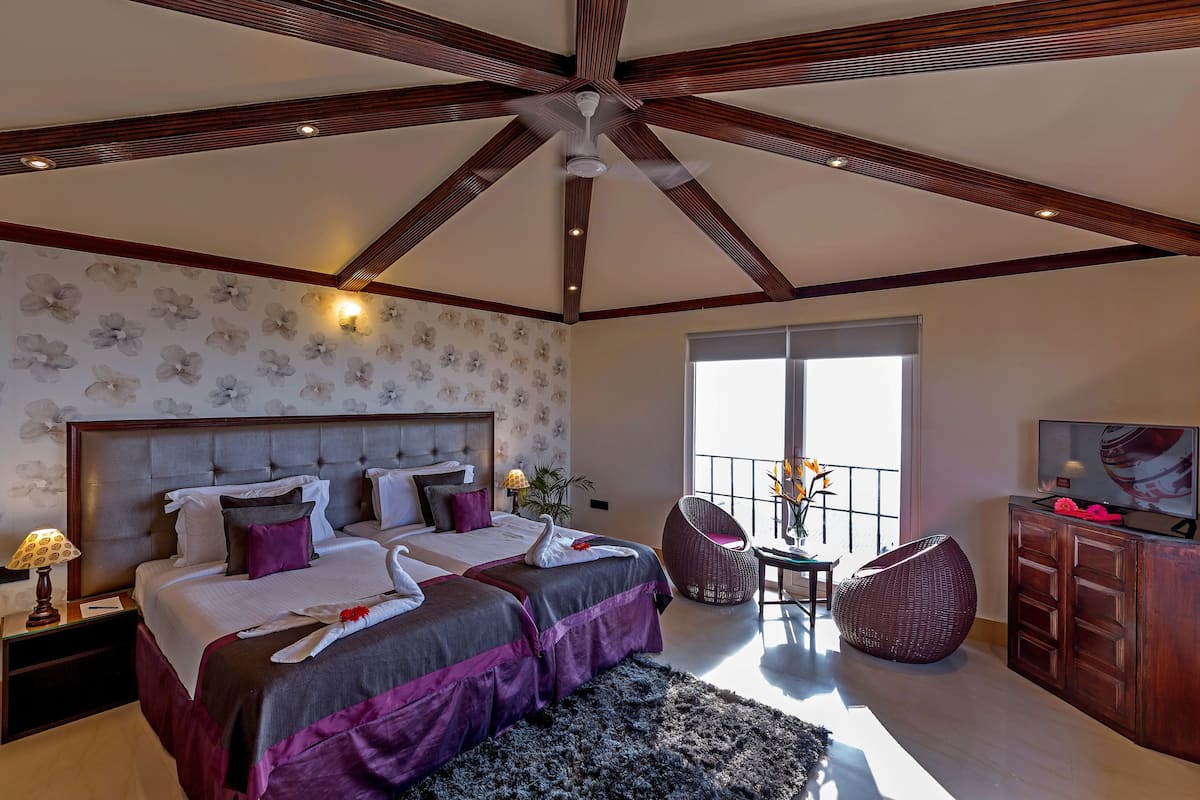 Dew Drop Cottage | 1 bedroom, minibar, in-room safe, laptop workspace