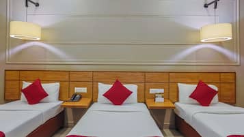 Habitación familiar | Caja fuerte, escritorio, wifi gratis y ropa de cama