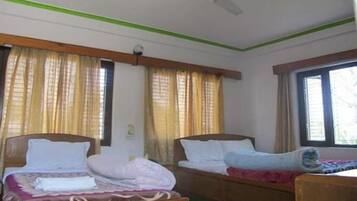 Chambre Standard | Coffres-forts dans les chambres, bureau, lits pliants/supplémentaires