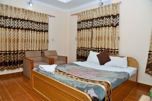 Deluxe Double or Twin Room | In-room safe, desk, soundproofing, iron/ironing board - Hotel Nightingale (Pokhara)