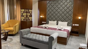 Presidential Suite, 1 King Bed | Premium bedding, individually decorated, individually furnished, desk