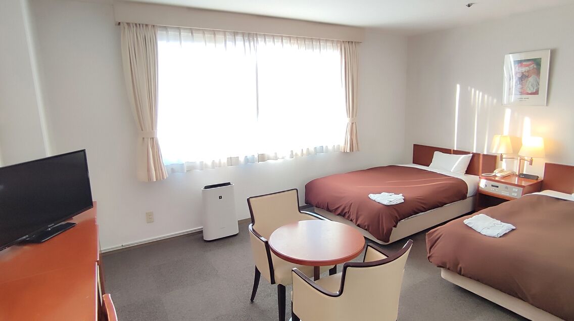 In-room safe, soundproofing, free WiFi, bed sheets