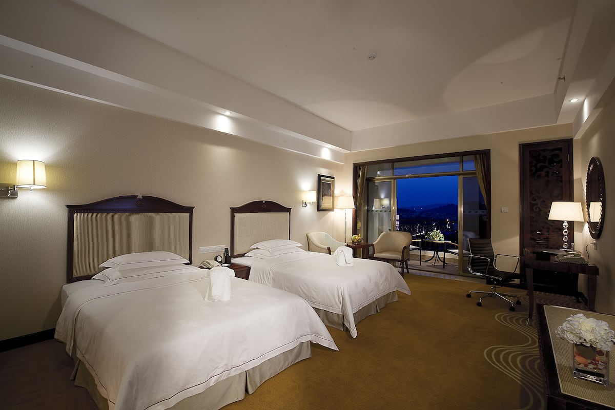 Deluxe Room | Premium bedding, minibar, in-room safe, desk