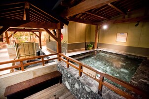 Sauna seca, sauna a vapor