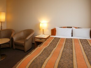 Desk, blackout curtains, free WiFi, bed sheets - Sakaide Grand Hotel (Sakaide)