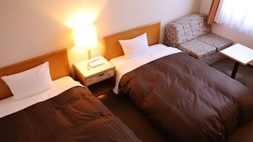 Escritorio, cortinas blackout, wifi gratis y ropa de cama