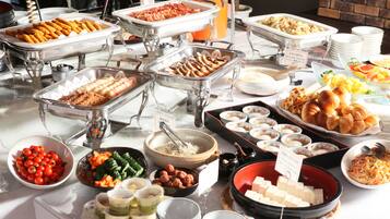 Esmorzar diari d'estil bufet (1320 JPY per persona)