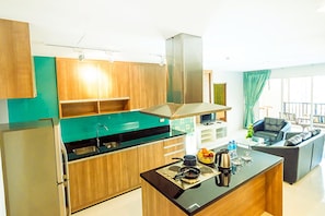 2 Bedroom Apartment | In-room dining - G Residence Pattaya (Pattaya)