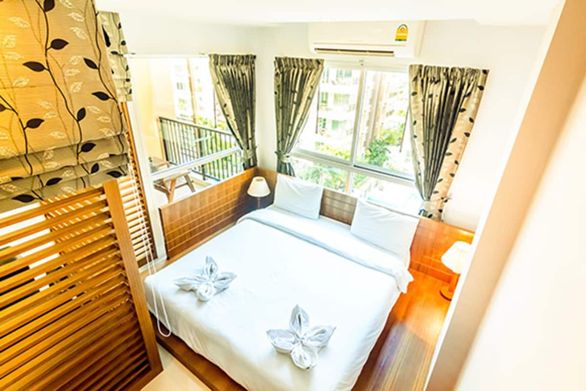 2 Bedroom Apartment | Safe på rommet, skrivebord, blendingsgardiner og wi-fi (inkludert)