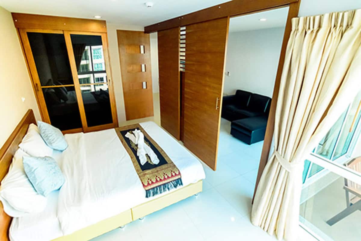 1 Bedroom Apartment | Coffres-forts dans les chambres, bureau, rideaux occultants