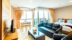 1 Bedroom Apartment | Oppholdsområde | LCD-TV