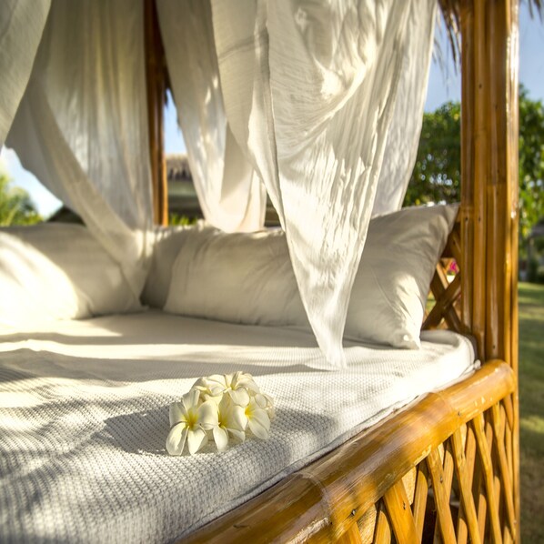 A bed with white linens and a canopy, surrounded by wooden furniture. - Les Maisons D'itac (Ronda)