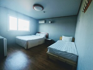 Twin Room (1 double bed & 1 single bed)