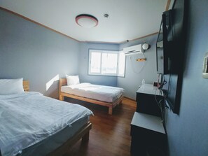 Twin Room (2 single beds) | Free WiFi - Shiny Hotel (Jeju City)