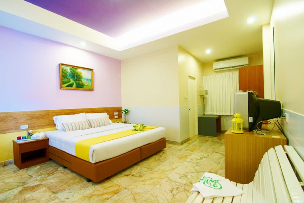 In-room safe, desk, rollaway beds, free WiFi