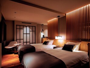 Deluxe Twin kamer, niet-roken (Club Building, Buffet) | Een kluis op de kamer, een bureau, een laptopwerkplek
