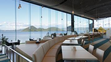 Breakfast and dinner served