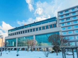 A modern building with large glass windows and a flat roof. - The Lake View Toya Nonokaze Resort (Toyako)
