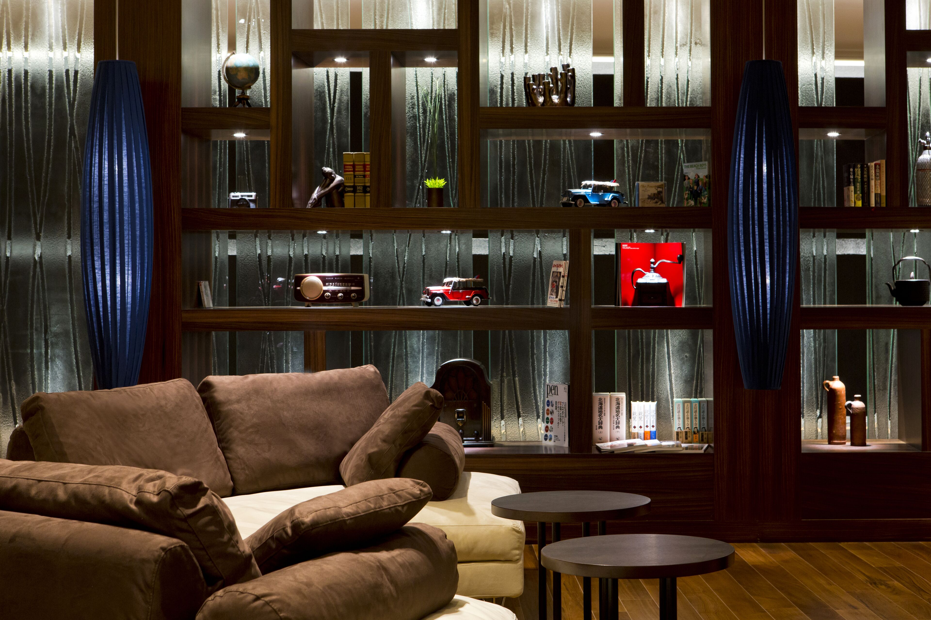 Lobby-lounge