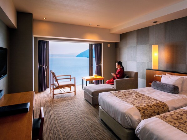 In-room safe, desk, laptop workspace, blackout curtains