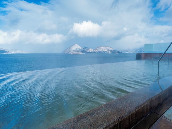 Suối nước nóng