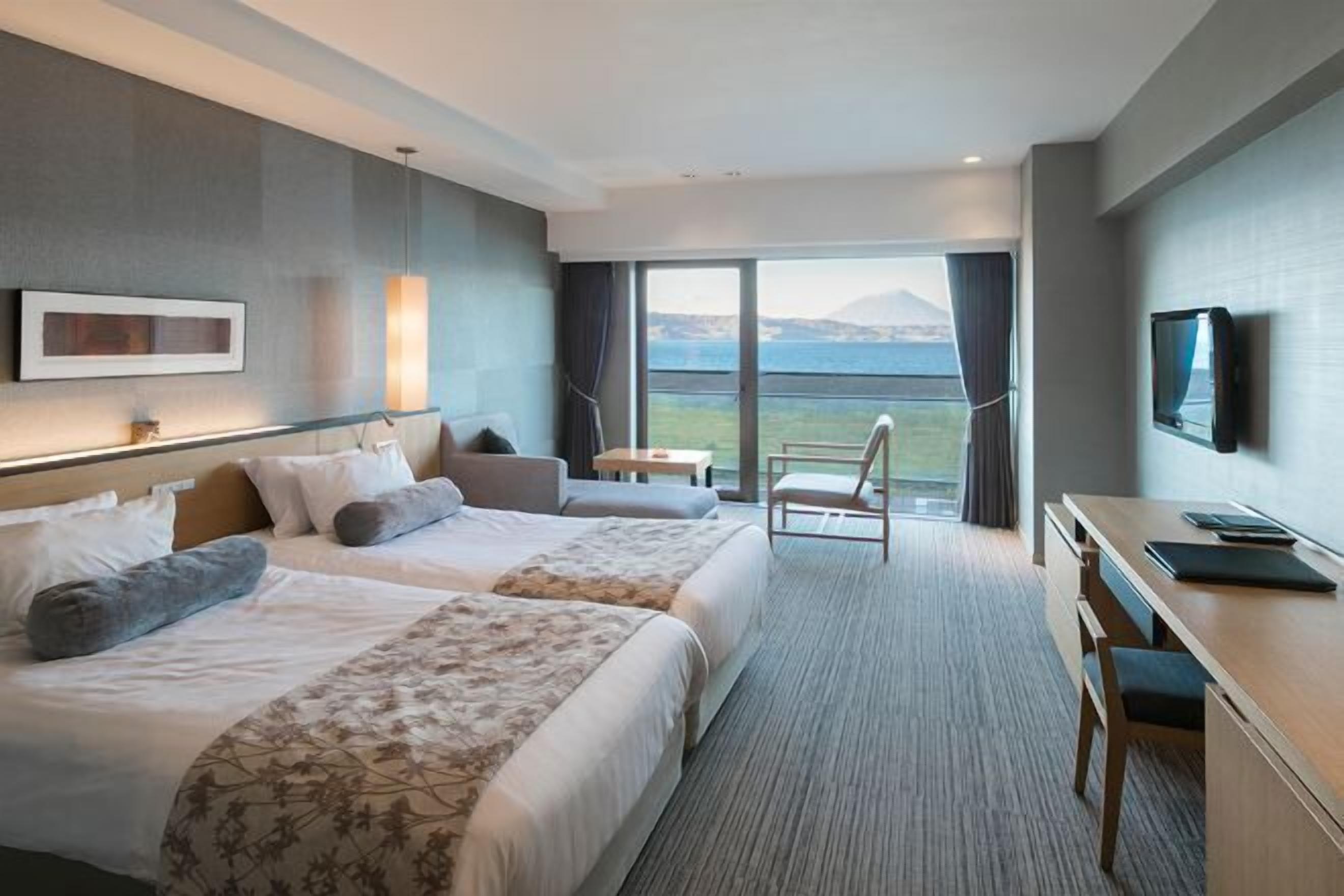 Caja de seguridad en la habitación y escritorio 