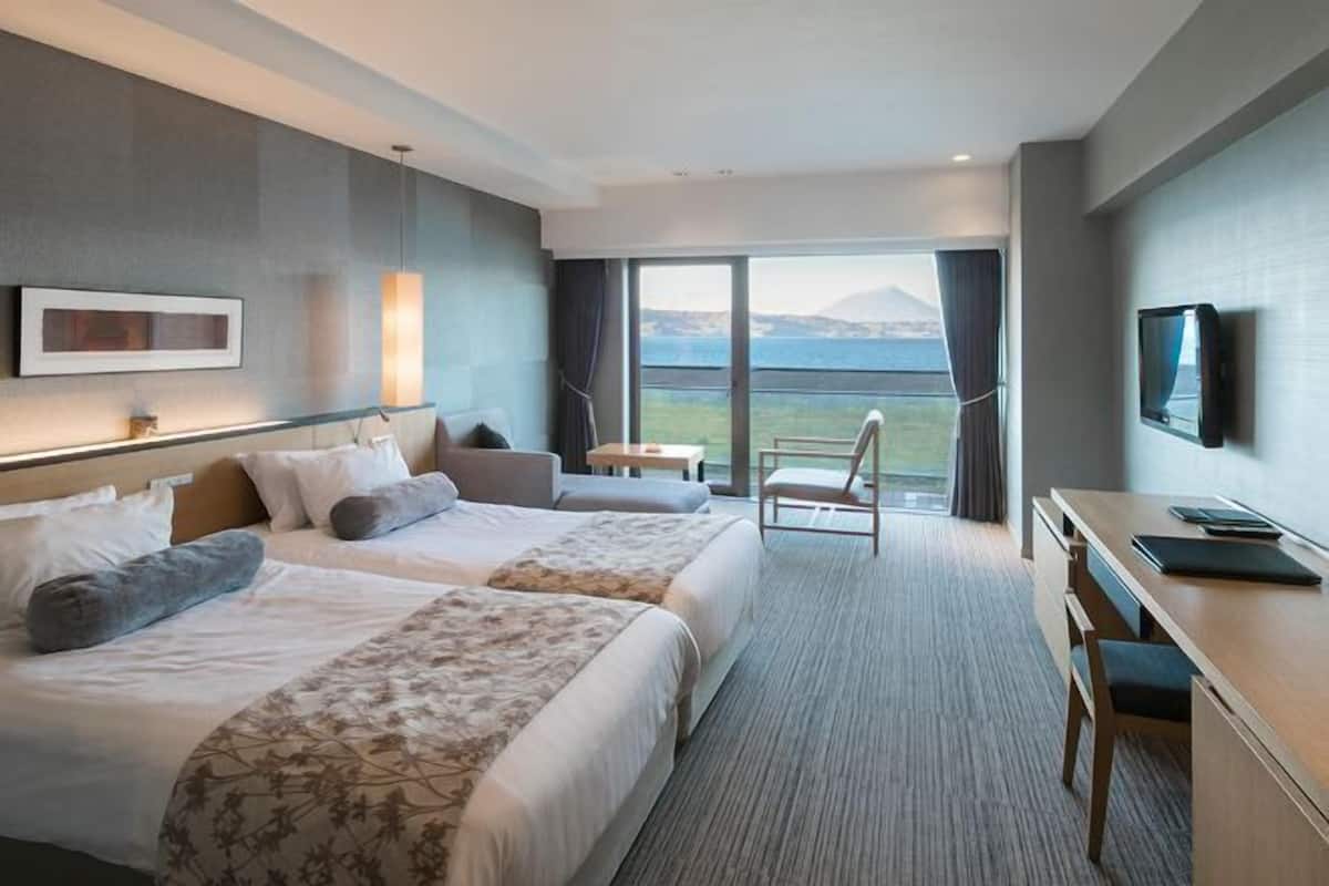 In-room safe, desk, laptop workspace, blackout drapes