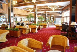 Bar (on property) - Royal Twins Palace Hotel (Pattaya)