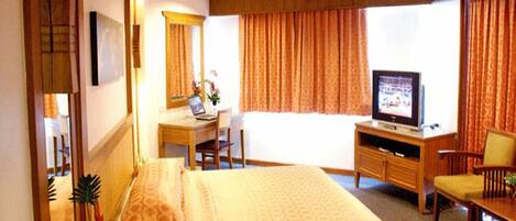 Minibar, desk, laptop workspace, blackout drapes