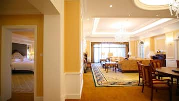 1 bedroom, premium bedding, minibar, in-room safe