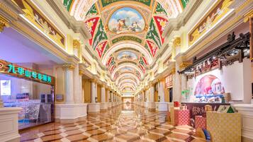 Pintu masuk interior